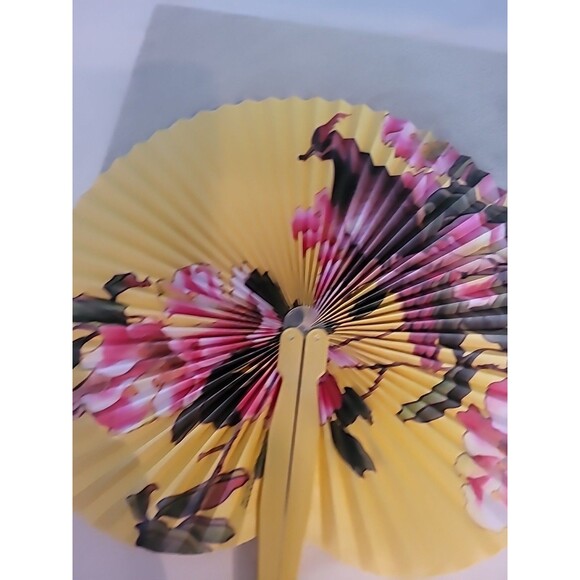 Vintage Chinese Bird Yellow NINGBO China Folding Fan PLASTIC Handle - Picture 3 of 9